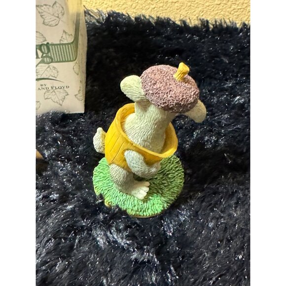 Fritz & Floyd Charming Tails "Binkys Acorn Costume" Figurine - Picture 4 of 6